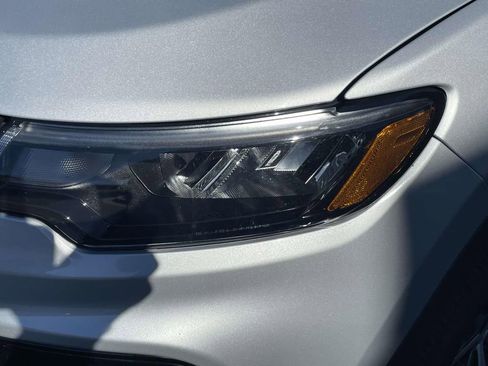 Used 2024 Jeep Compass Limited image 10