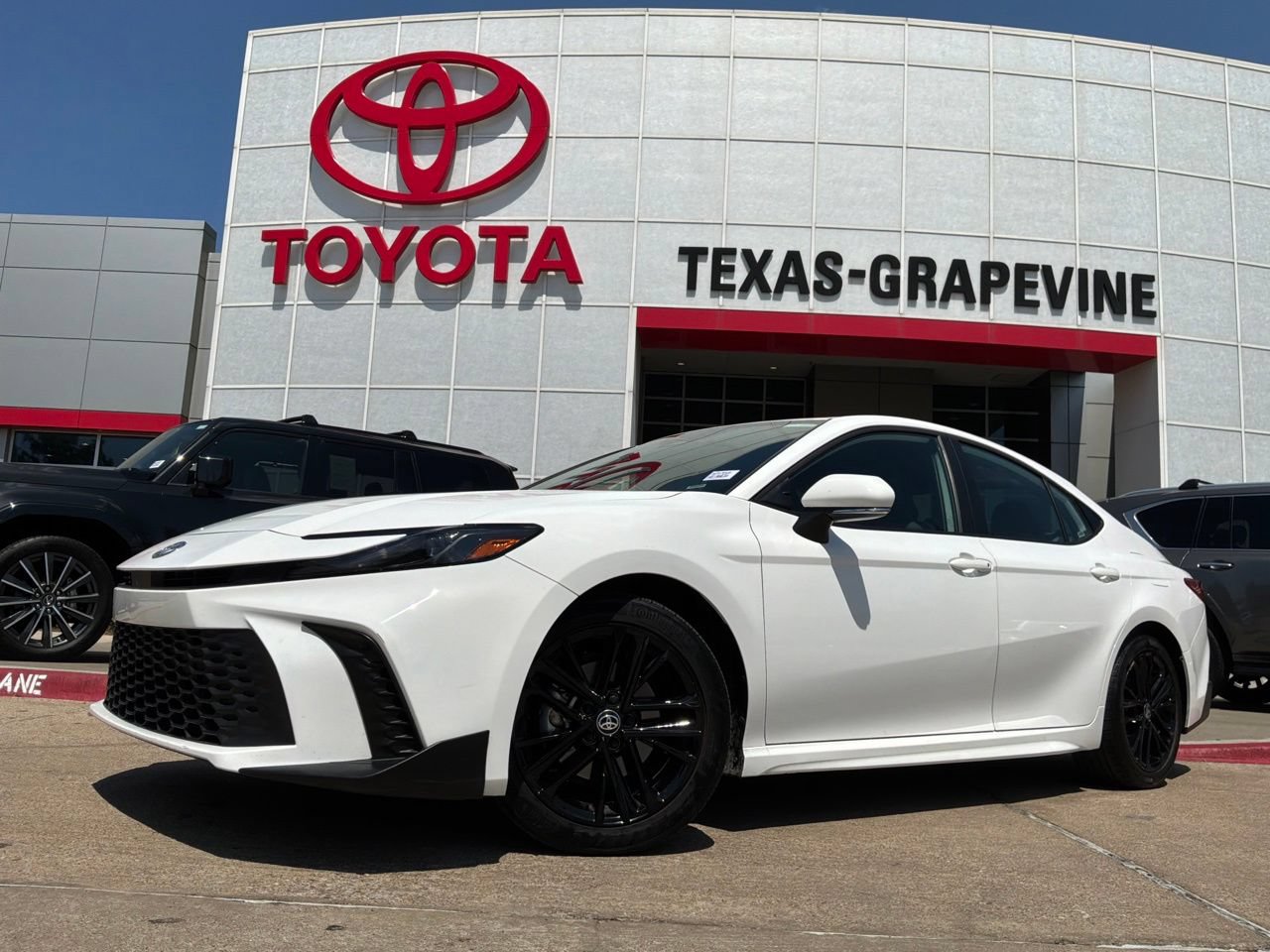 Used 2026 Toyota Camry SE FWD image 2