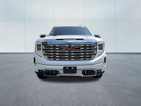 Used 2025 GMC Sierra 1500 Denali w/ Technology Package AWD/4WD image 3