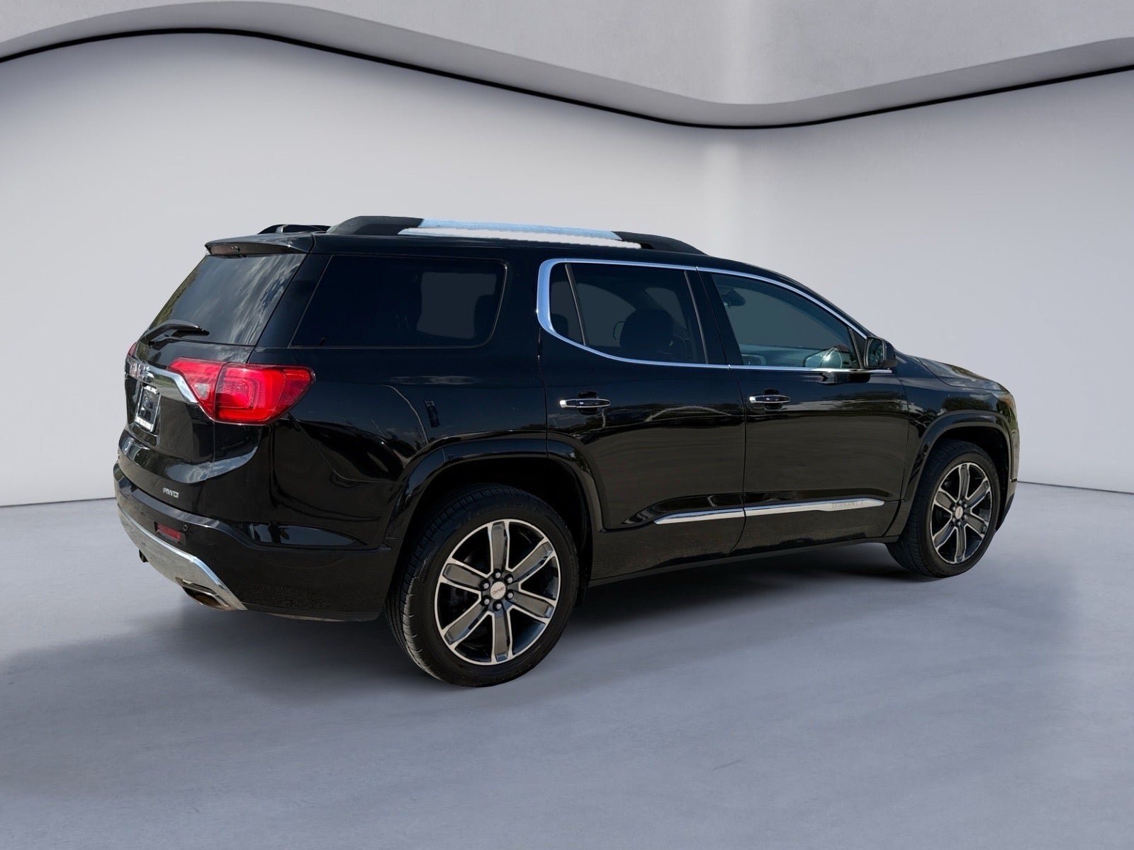 Used 2017 GMC Acadia Denali w/ Technology Package AWD/4WD image 5