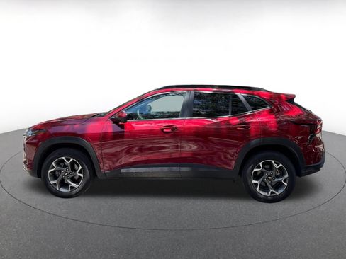 Used 2025 Chevrolet Trax LT FWD image 8