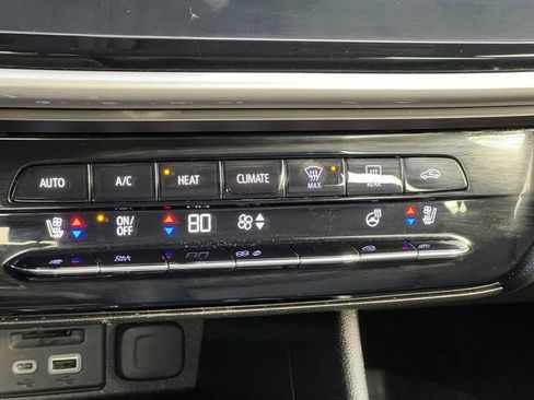 Used 2022 Chevrolet Bolt EUV LT w/ Convenience Package image 25