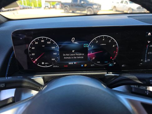 Used 2024 Mercedes-Benz GLB 250 4MATIC image 21