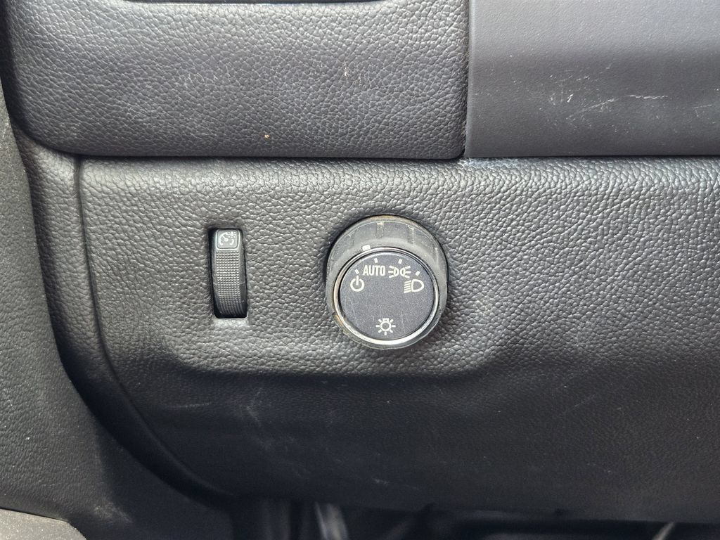 Used 2022 Chevrolet Colorado LT w/ Fleet Safety Package RWD image 23