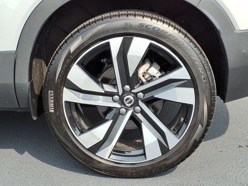 Certified 2023 Volvo XC40 B5 Plus w/ Climate Package AWD/4WD image 6