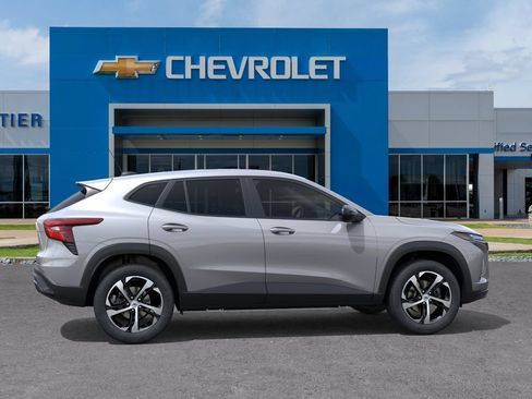 New 2026 Chevrolet Trax RS w/ Sunroof Package FWD image 5