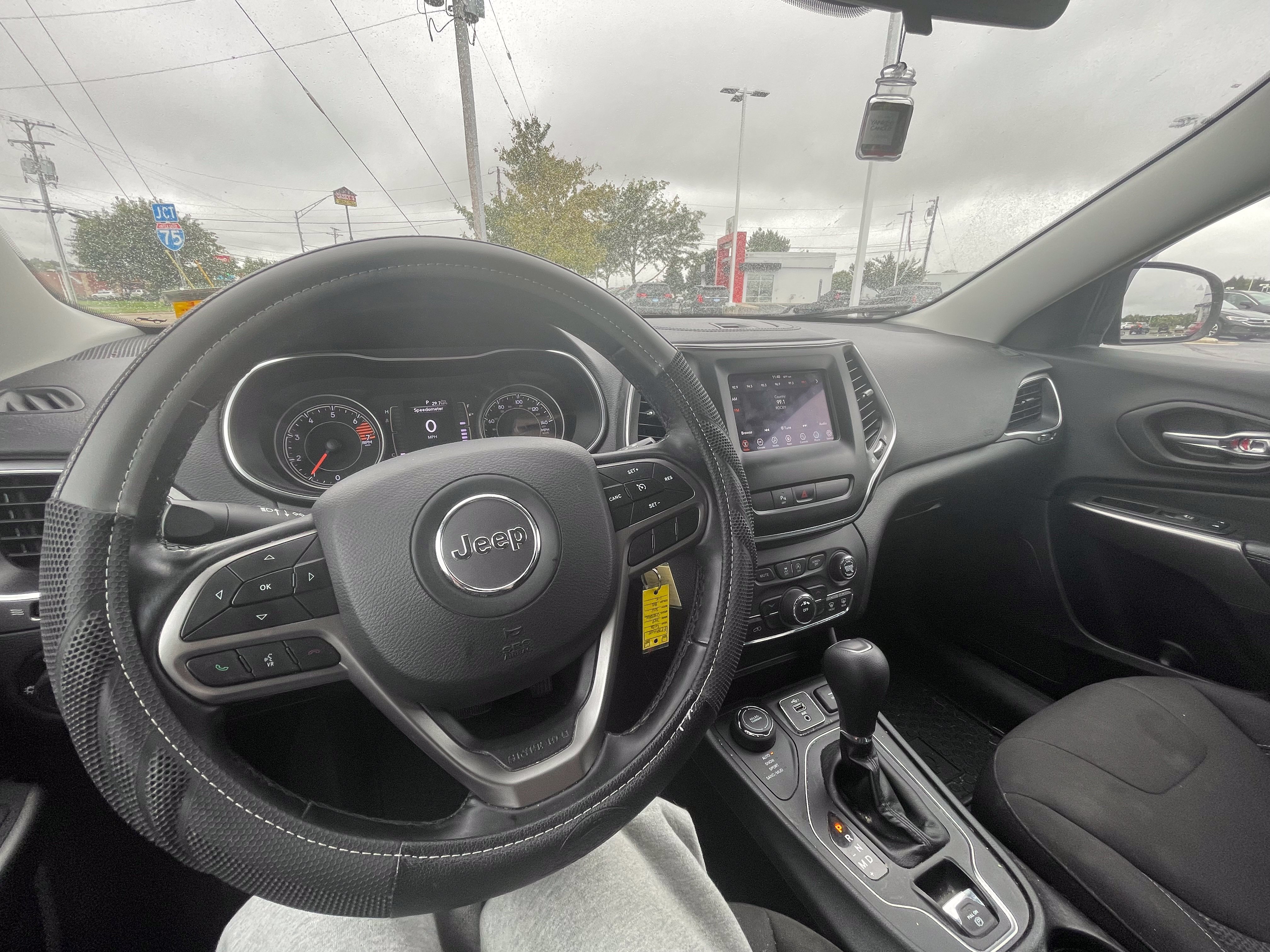 Used 2020 Jeep Cherokee Latitude w/ Cold Weather Group AWD/4WD image 8