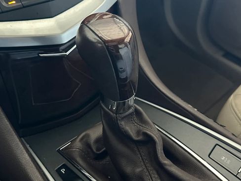 Used 2011 Cadillac SRX Premium image 25