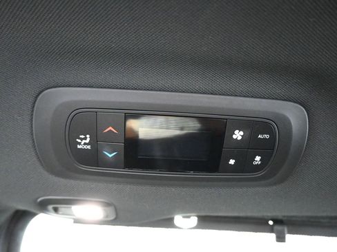 Used 2020 Chrysler Pacifica Touring-L image 44