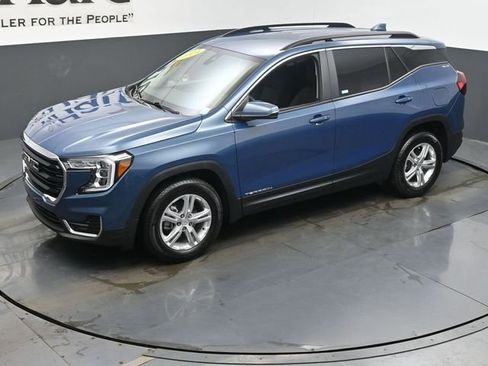 Used 2024 GMC Terrain SLE w/ Driver Convenience Package image 44