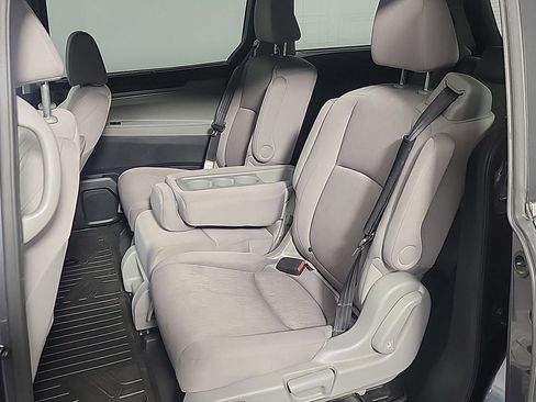 Used 2018 Honda Odyssey EX image 17