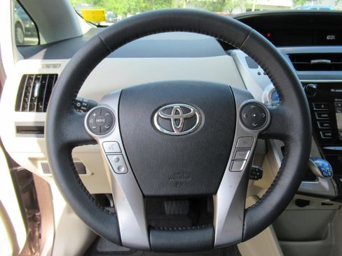 Used 2017 Toyota Prius V Five FWD image 22