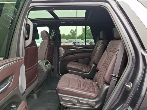 Certified 2022 Cadillac Escalade Premium Luxury Platinum w/ Heavy-Duty Trailer Package AWD/4WD image 23