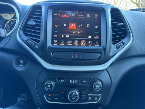 Used 2016 Jeep Cherokee Latitude w/ Comfort/Convenience Group image 20