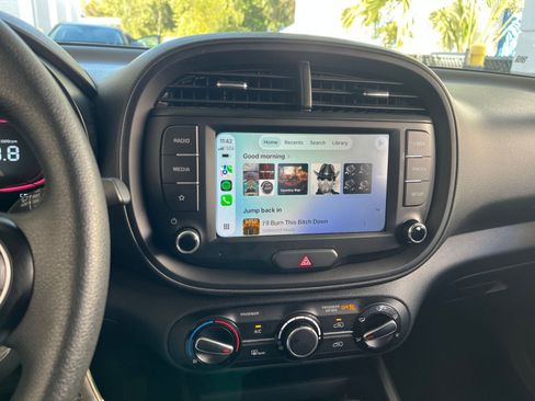 Used 2025 Kia Soul LX w/ LX Technology Package FWD image 20