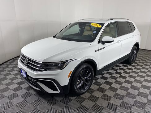 Used 2022 Volkswagen Tiguan SE AWD/4WD image 38