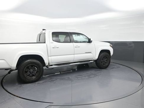 Used 2022 Toyota Tacoma SR5 AWD/4WD image 7