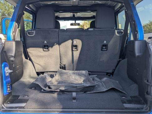 Used 2022 Jeep Wrangler Unlimited Sport image 12