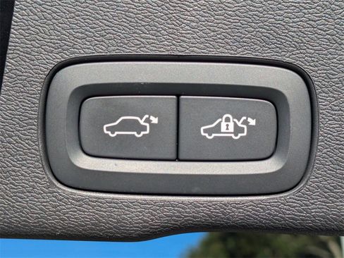 Certified 2025 Volvo XC60 T8 Core w/ Protection Package Premier image 14