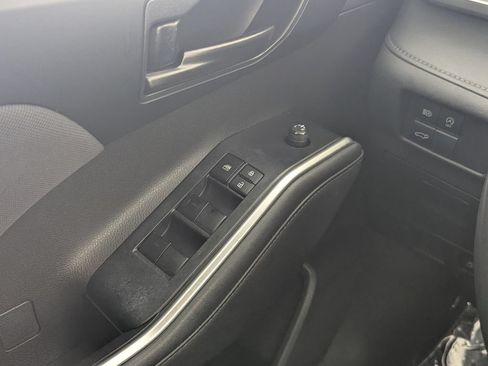 Used 2023 Toyota Highlander LE FWD image 17