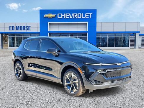 New 2026 Chevrolet Equinox EV LT image 2