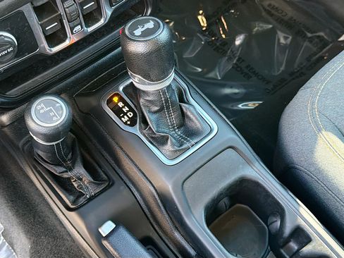 Used 2024 Jeep Wrangler Unlimited Sport AWD/4WD image 27