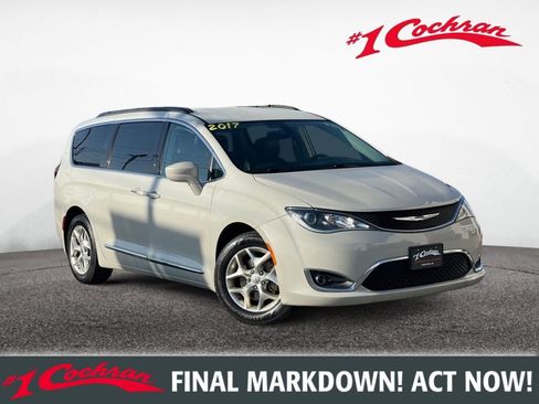 Used 2017 Chrysler Pacifica Touring-L w/ Tire & Wheel Group FWD image 1