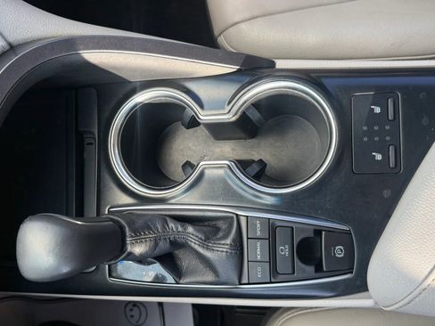 Used 2018 Toyota Camry XSE image 19