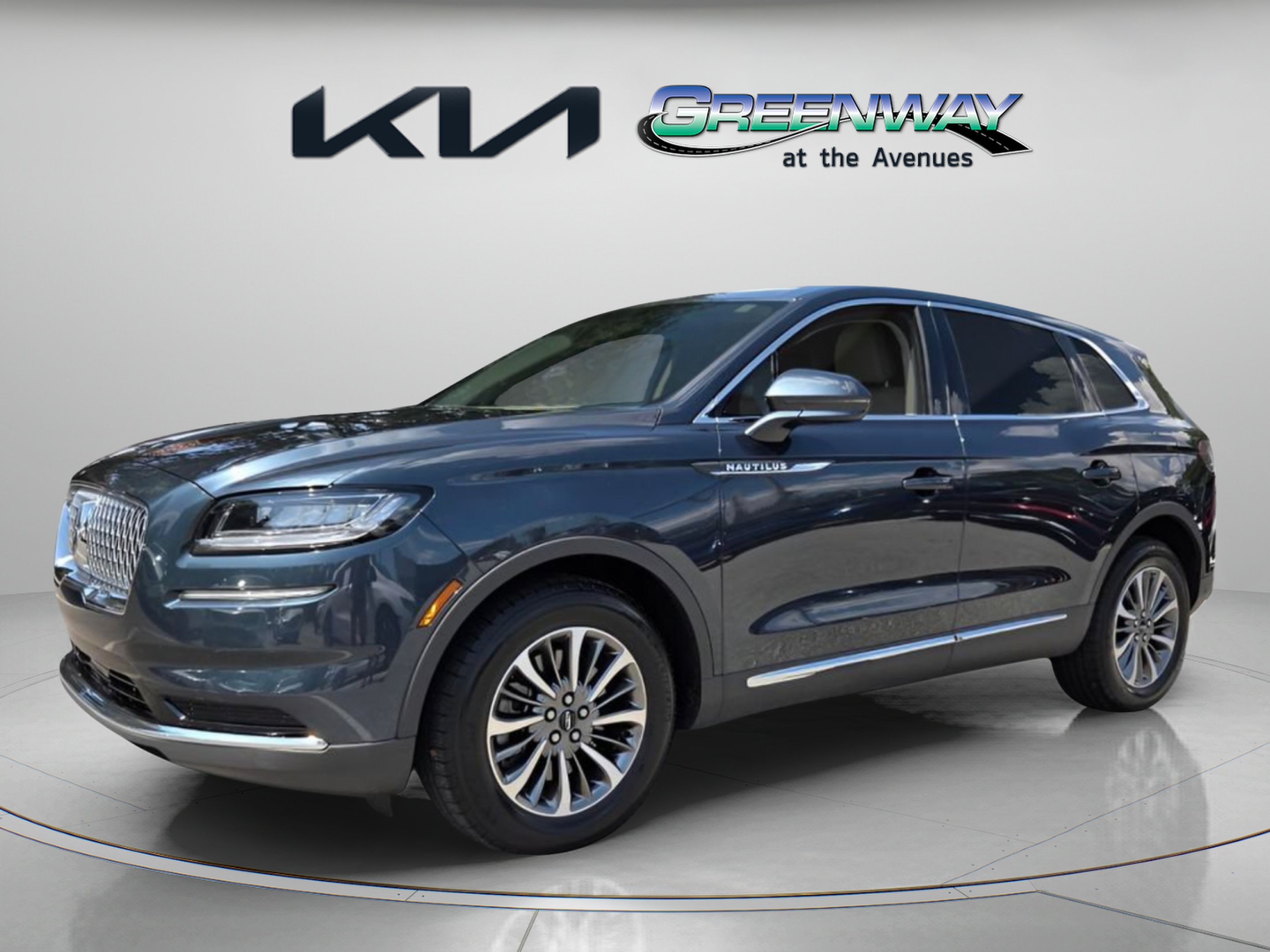 Used 2023 Lincoln Nautilus AWD w/ Premium Package image 3