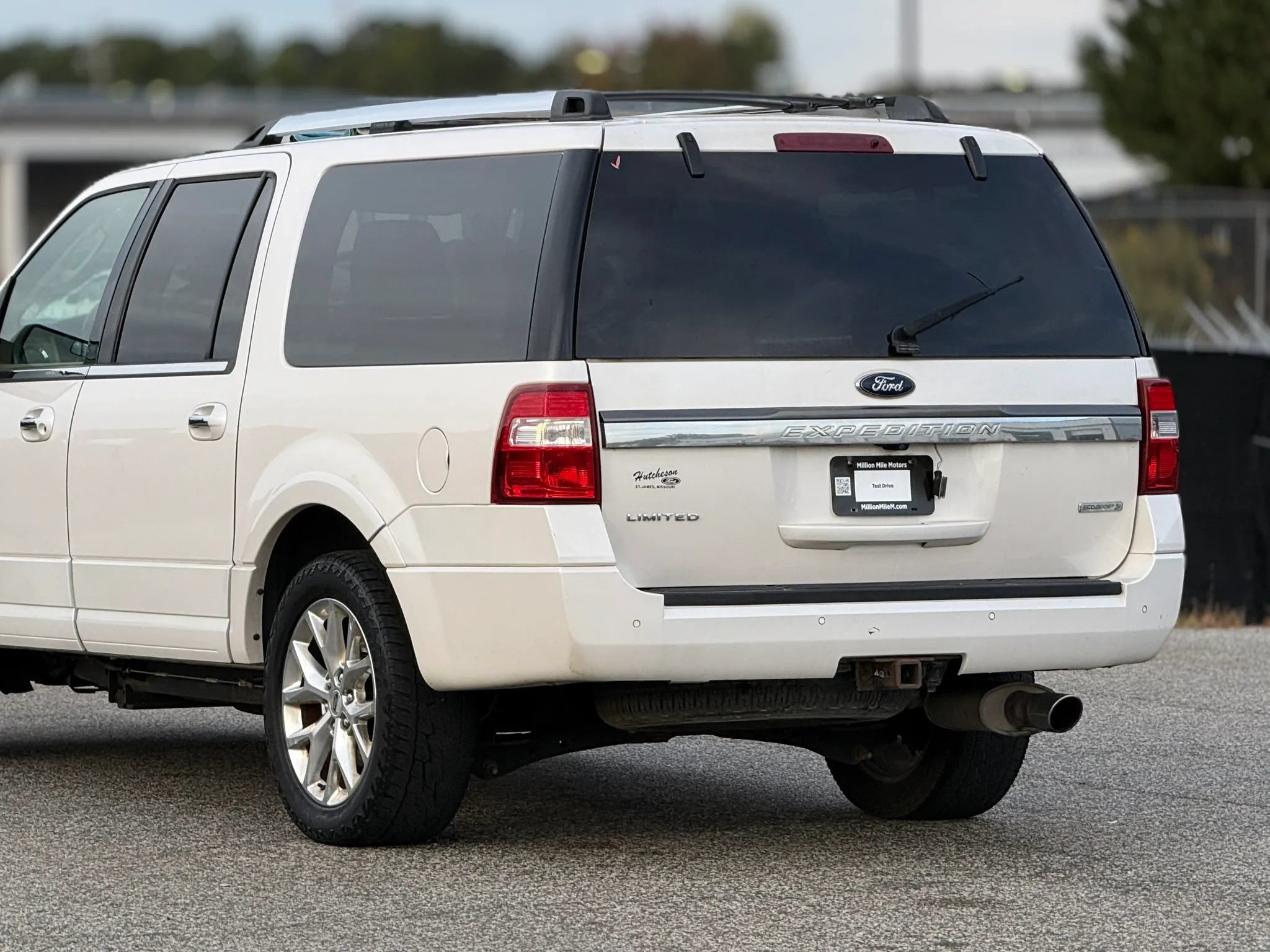 Used 2016 Ford Expedition EL Limited w/ Equipment Group 301A AWD/4WD image 16