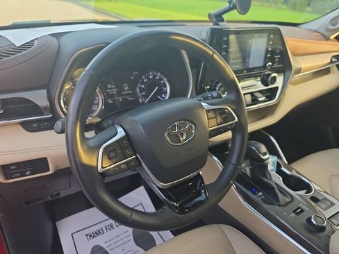 Used 2022 Toyota Highlander Limited AWD/4WD image 18