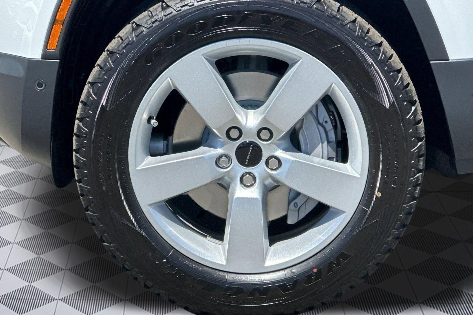 New 2026 Land Rover Defender 130 S AWD/4WD image 29