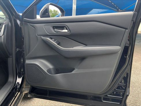 Used 2025 Nissan Rogue SV FWD image 23