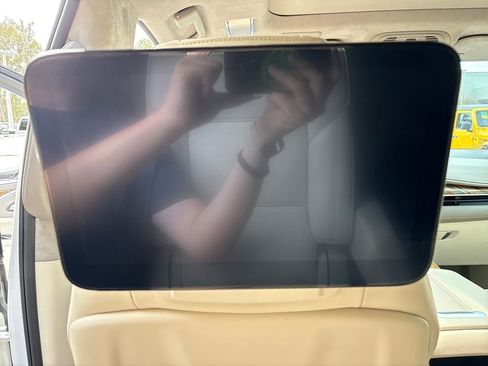 Used 2023 Cadillac Escalade Premium Luxury Platinum image 30