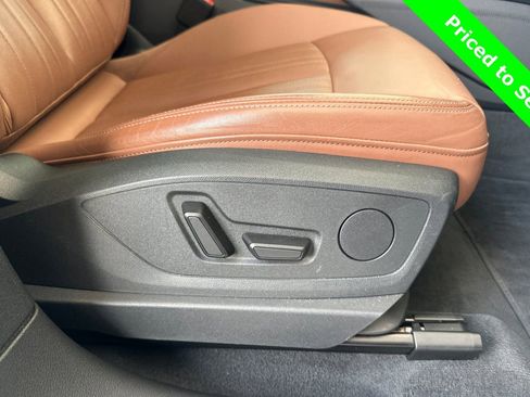 Used 2024 Audi Q8 e-tron Premium image 23