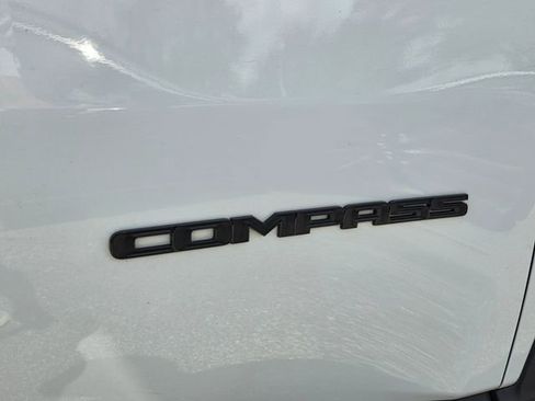 Used 2024 Jeep Compass Latitude w/ Convenience Group image 5