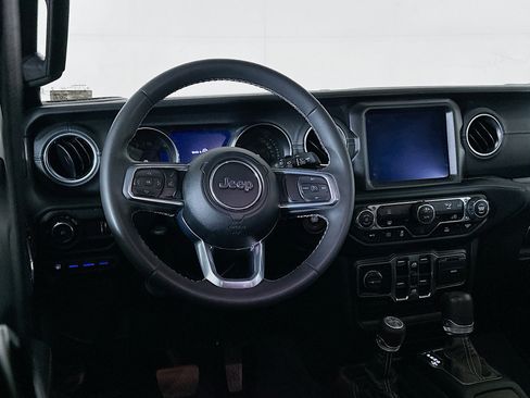 Used 2023 Jeep Wrangler Sahara image 17