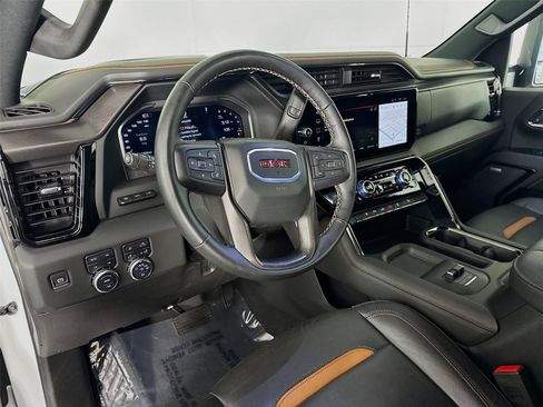 Used 2024 GMC Sierra 2500 AT4 w/ AT4 Premium Plus Package AWD/4WD image 9