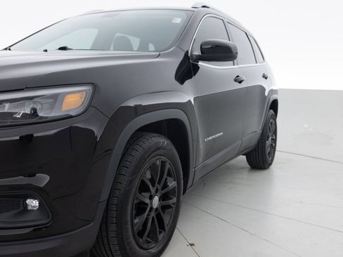 Used 2019 Jeep Cherokee Latitude Plus w/ Cold Weather Group FWD image 12