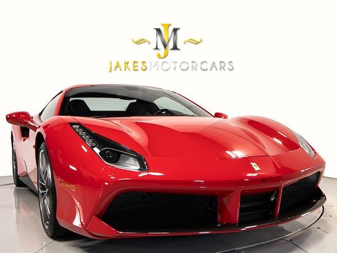 Used 2018 Ferrari 488 Spider image 19
