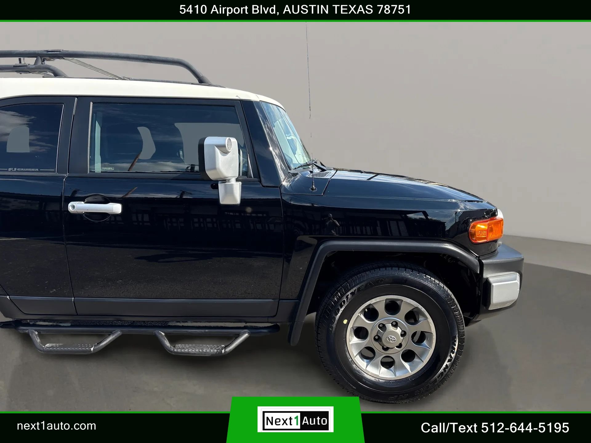 Used 2011 Toyota FJ Cruiser 2WD w/ Upgrade Pkg image 4