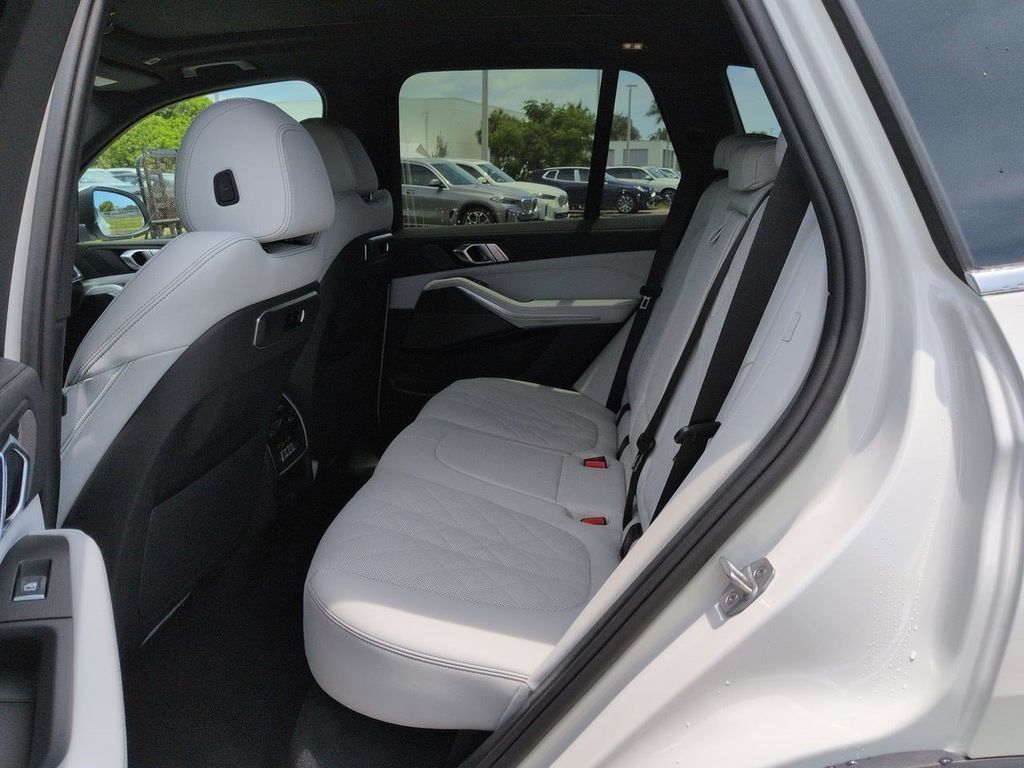 New 2026 BMW X5 xDrive40i w/ Premium Package AWD/4WD image 14
