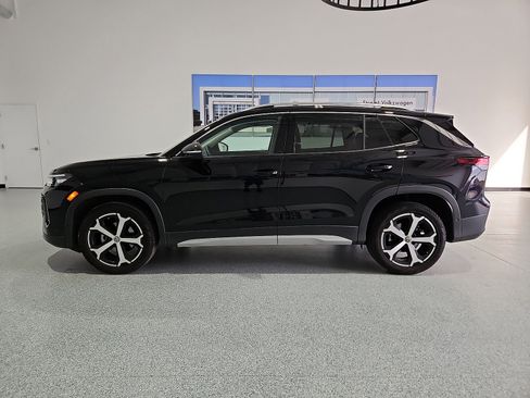 Certified 2025 Volkswagen Tiguan SE FWD image 5