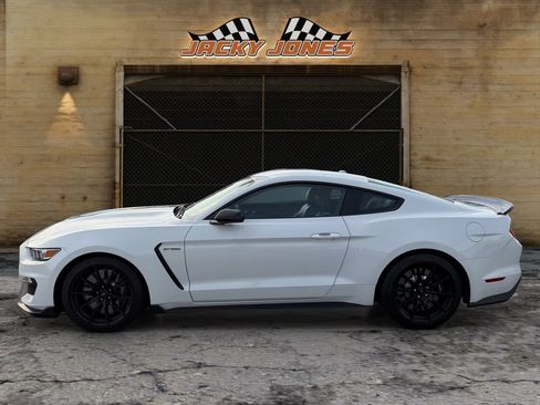 Used 2017 Ford Mustang Shelby GT350 RWD image 2