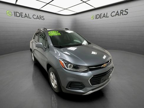 Used 2019 Chevrolet Trax LT w/ LT Convenience Package AWD/4WD image 3