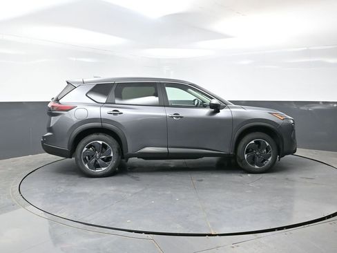 Used 2025 Nissan Rogue SV AWD/4WD image 2