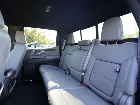 Used 2025 Chevrolet Silverado 1500 LT Trail Boss w/ Convenience Package II image 9