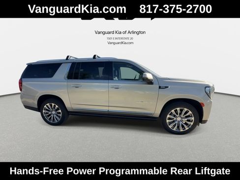 Used 2022 GMC Yukon XL Denali w/ Denali Premium Package AWD/4WD image 10