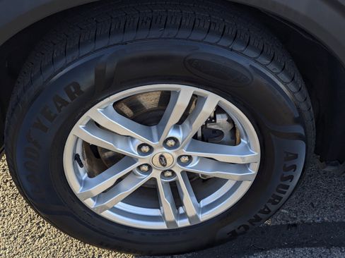 Certified 2021 Ford Explorer XLT w/ Equipment Group 202A image 7