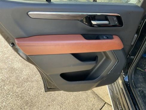 Used 2025 Chevrolet Tahoe LS image 26